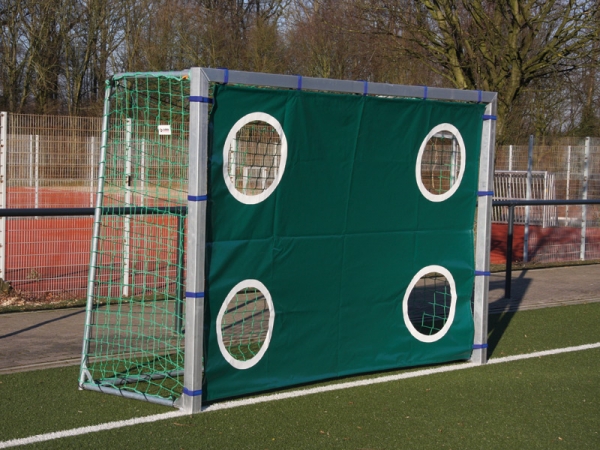 Тренировочные футбольные стенки сделаны из листового тарпаулина 